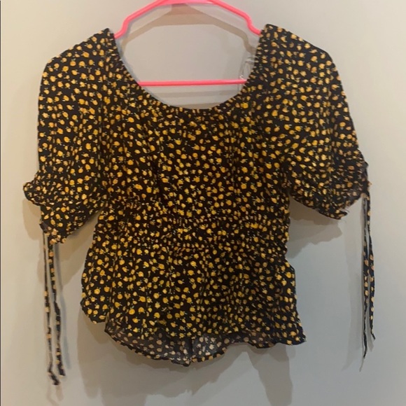 NWT Pacsun black and yellow print top - Picture 3 of 6